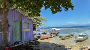 Über den Hügel zum Garifuna-Dorf