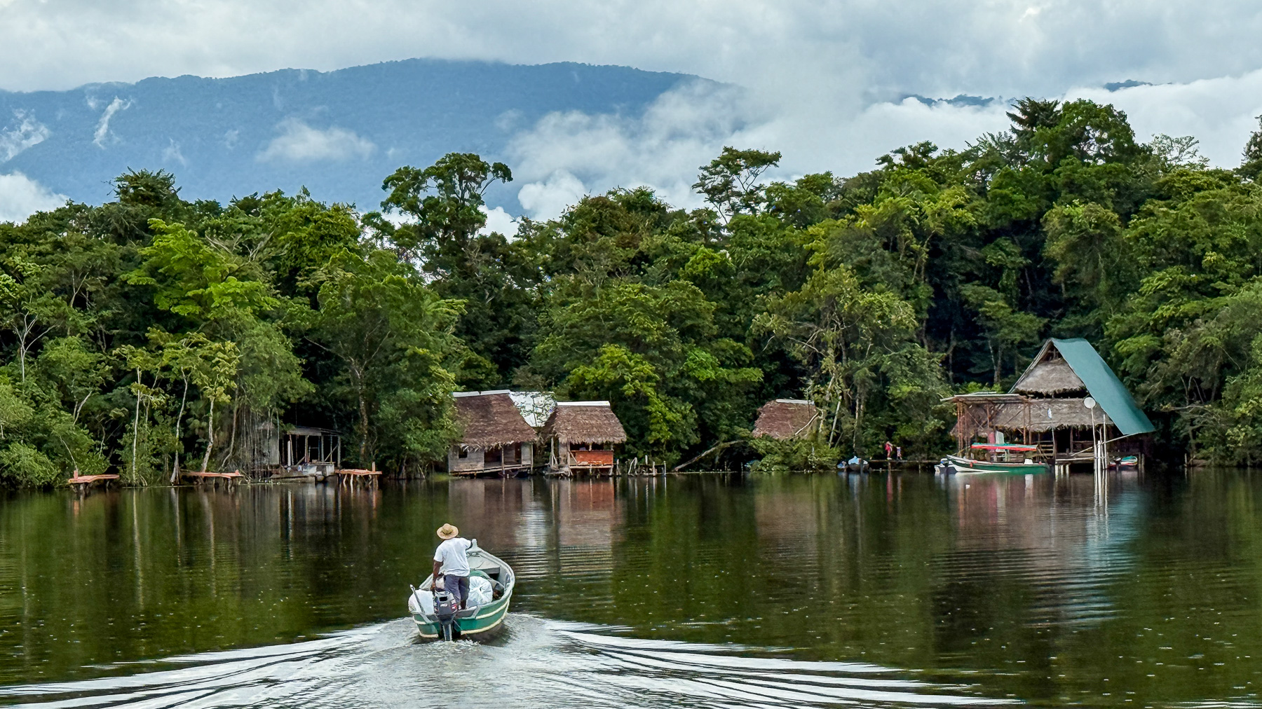Cayo Quemado ist eine der idyllischesten Ecken des Rio Dulce in Guatemala.
