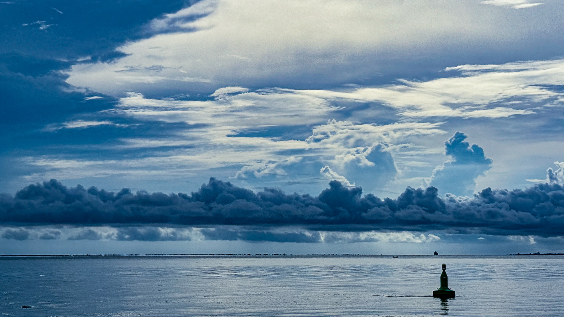 Wolkenhimmel vor Livingston, Guatemala